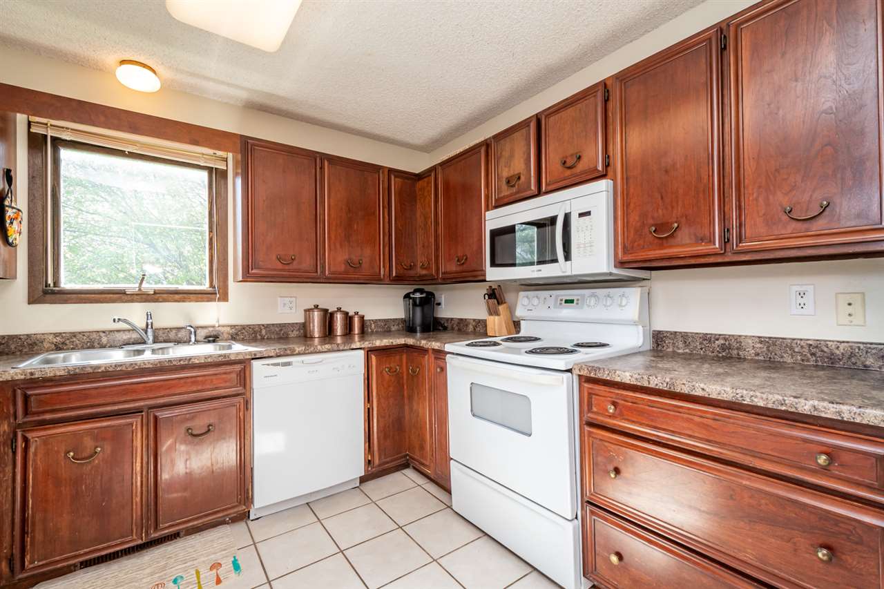 572 Foster Road Iowa City, IA 52245 - Photo 9 of 29 Gallery Image 9