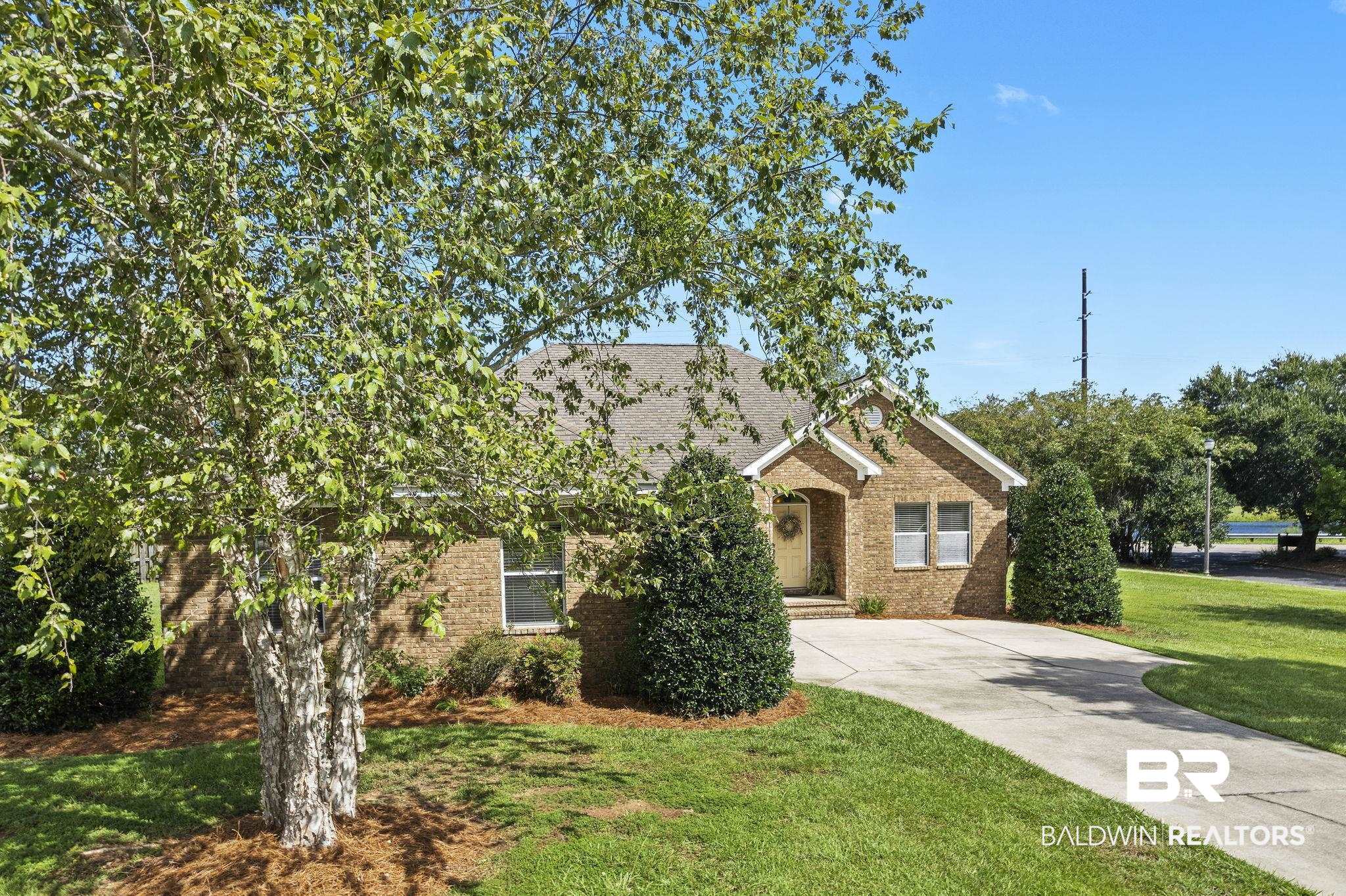 134 Hawthorne Circle Fairhope, AL 36532 - Photo 2 of 45 Lovely Home and Yard