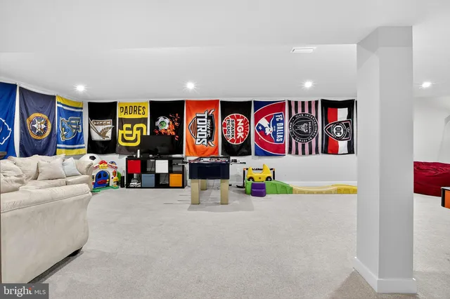 $750,000 | 911 Cadman Drive, Middletown, DE 19709