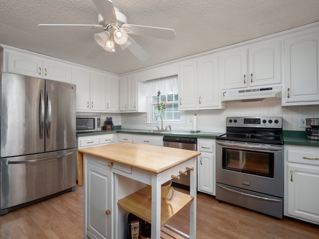 733 Wheeler Road Dracut, MA 01826 - Photo 15 of 42