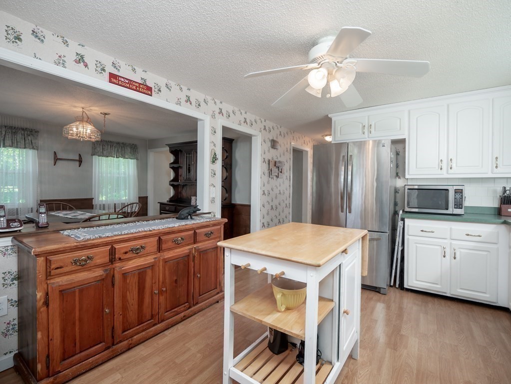 733 Wheeler Road Dracut, MA 01826 - Photo 16 of 42