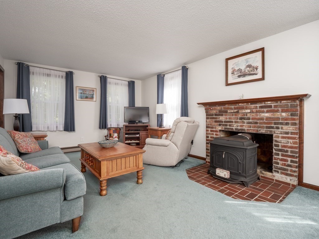 733 Wheeler Road Dracut, MA 01826 - Photo 23 of 42