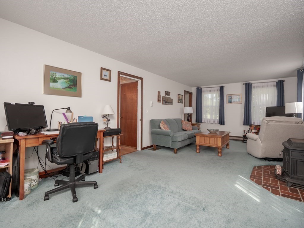 733 Wheeler Road Dracut, MA 01826 - Photo 26 of 42