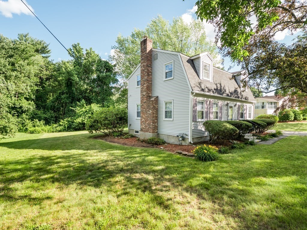 733 Wheeler Road Dracut, MA 01826 - Photo 3 of 42