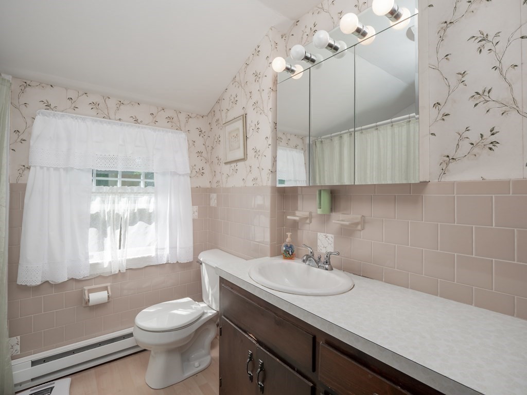 733 Wheeler Road Dracut, MA 01826 - Photo 32 of 42