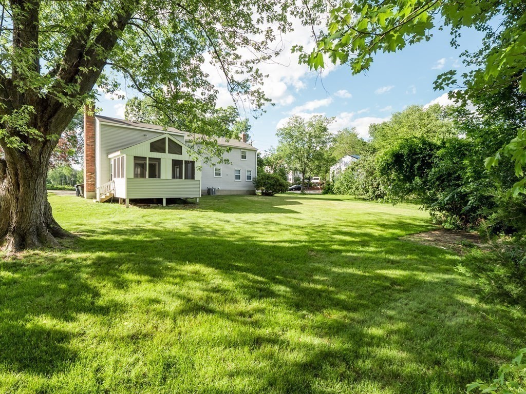 733 Wheeler Road Dracut, MA 01826 - Photo 5 of 42