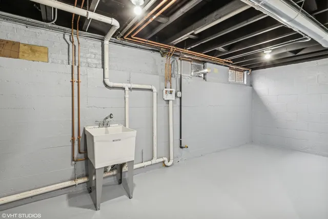 a view of utility room