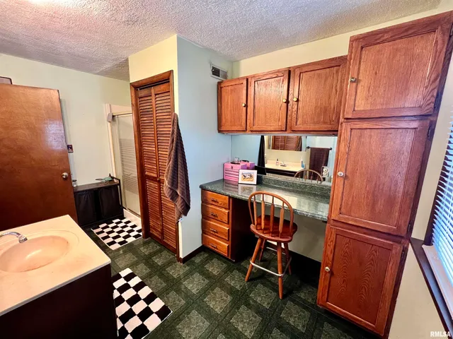 $115,000 | 404 Oak Street, Anna, IL 62906