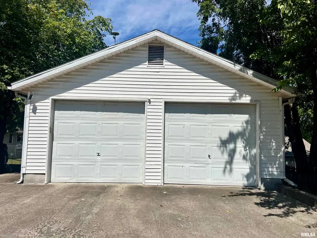 $115,000 | 404 Oak Street, Anna, IL 62906