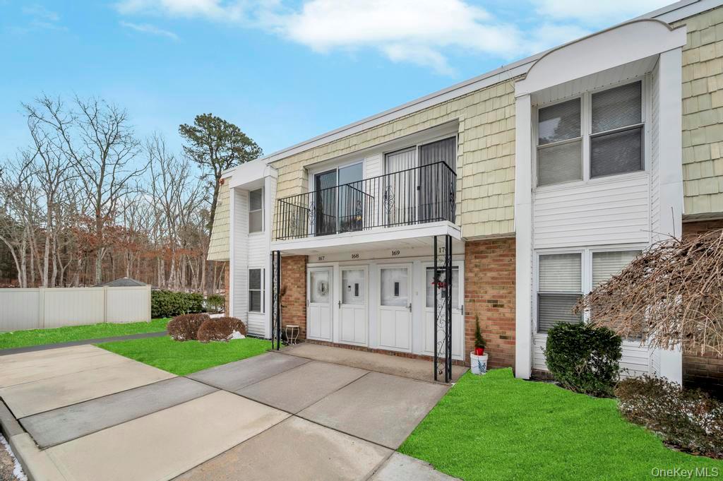 85 Rocky Point Yaphank Road, Unit 168 Rocky Point, NY 11778 - Photo 4 of 32 a front view of a house with a garden