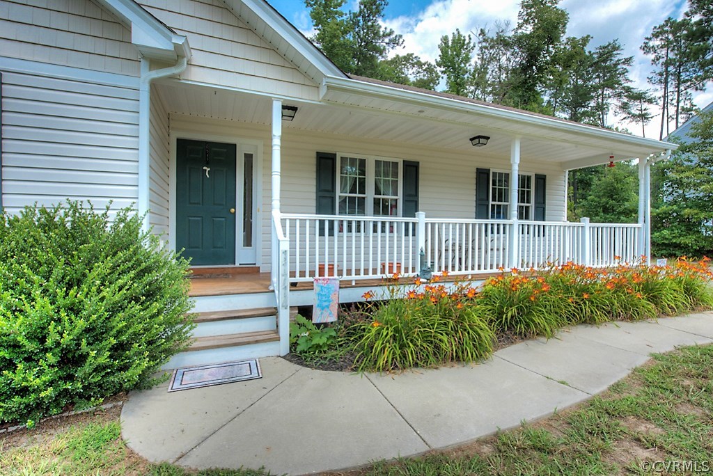 11714 Oakrise Road New Kent, VA 23124 - Photo 4 of 42 Gallery Image 4