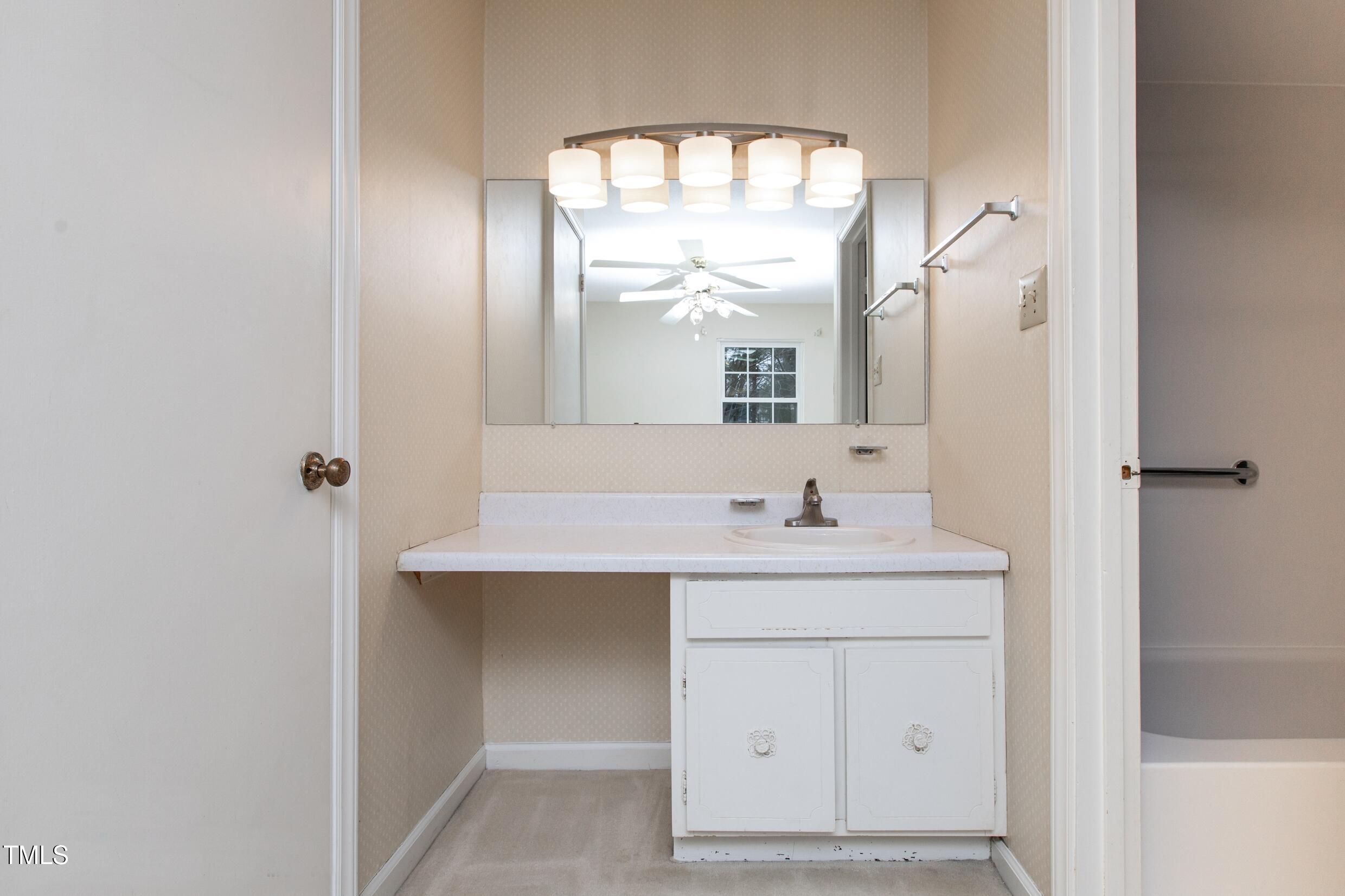 6409 New Market Way Raleigh, NC 27615 - Photo 20 of 25 Bath
