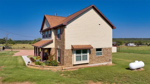 $459,000 | 1004 East Pontotoc Street, Fredonia, TX 76842