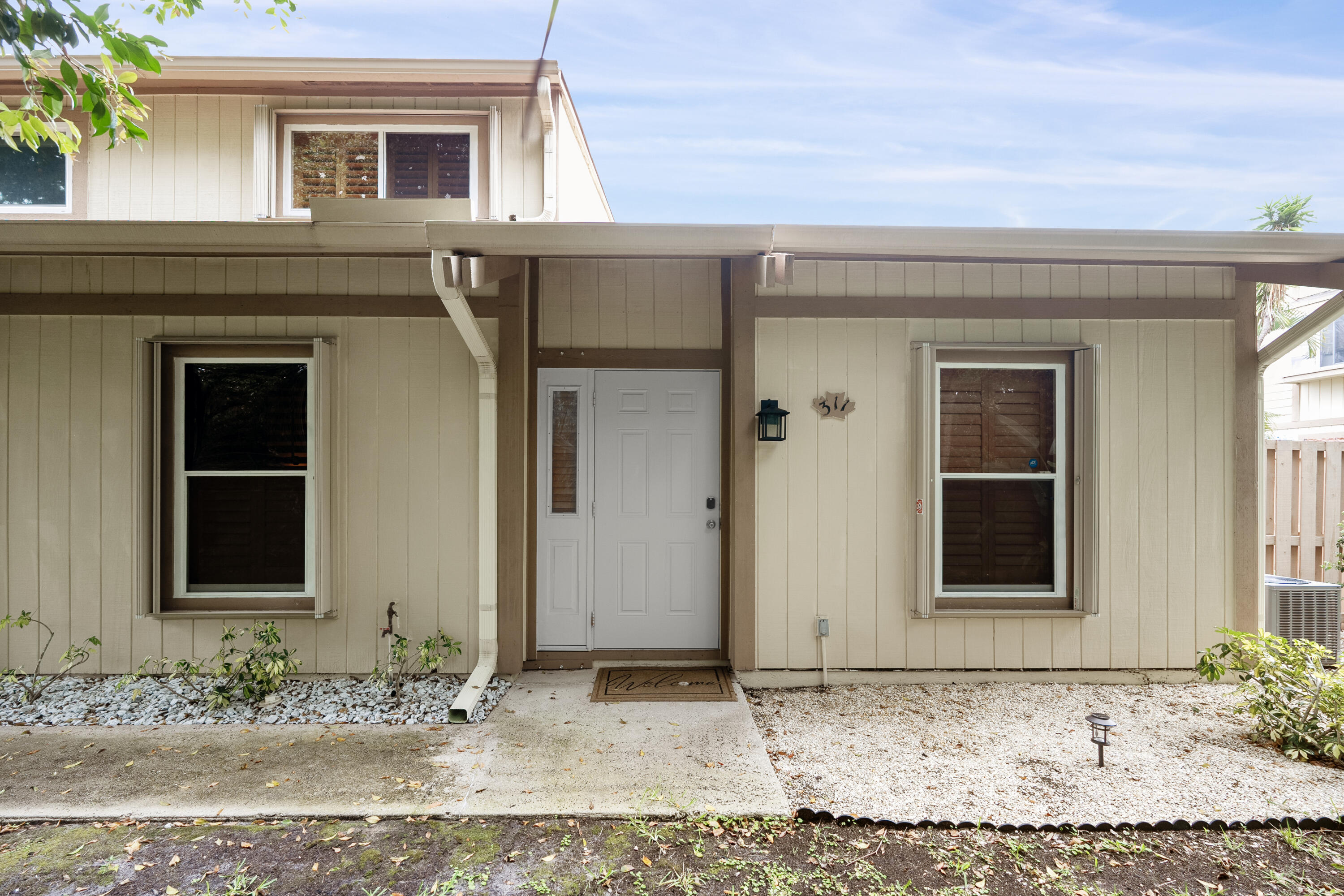 311 Maplecrest Circle Jupiter, FL 33458 - Photo 3 of 22 Front House