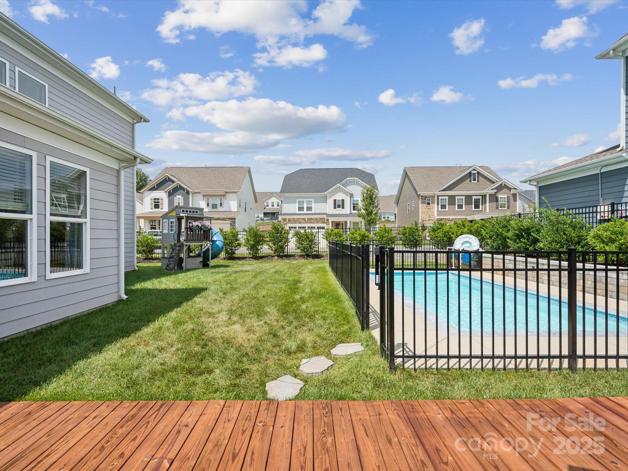 924 Stebbins Drive Fort Mill, SC 29715 - Photo 42 of 48 a view of a garden with a hardwood