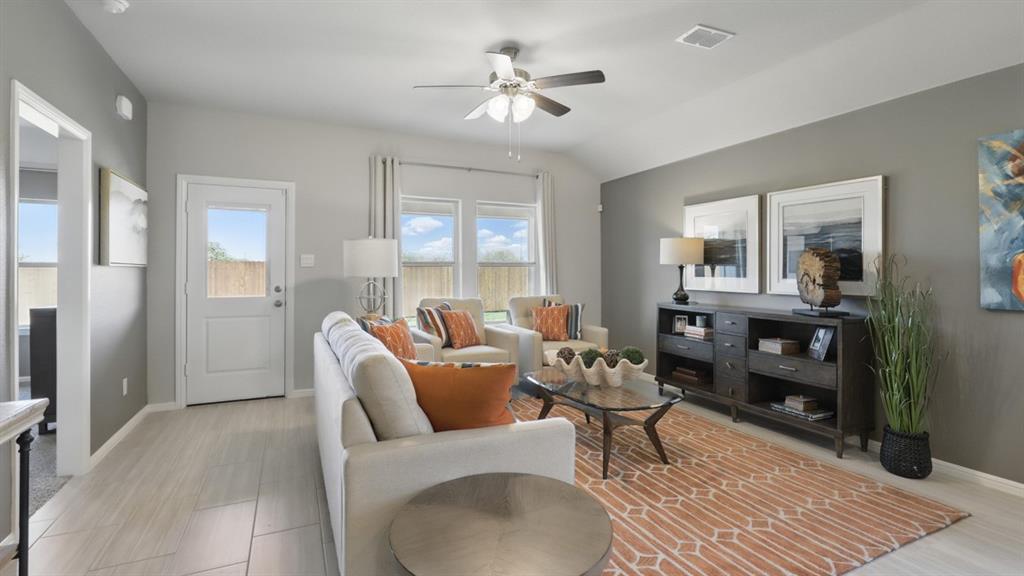 329 Blanco Drive Azle, TX 76020 - Photo 12 of 37