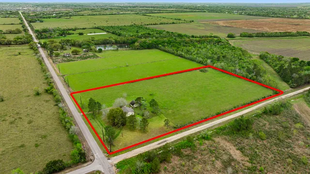 a view of an outdoor space