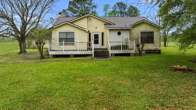 a view of a house with a backyard