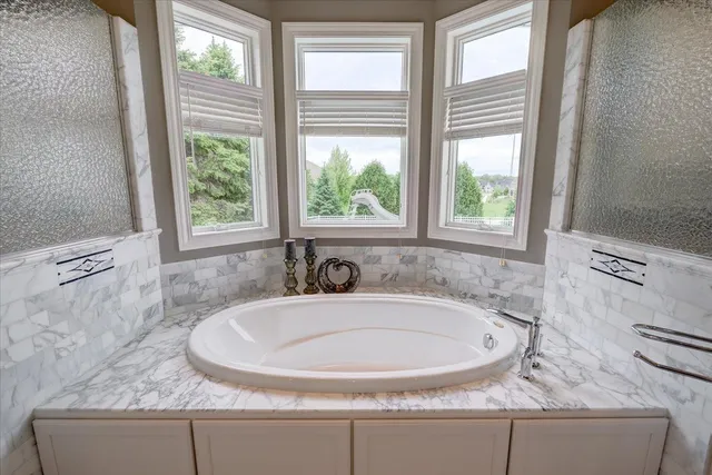 $1,950,000 | 5571 Surrey Lane, Waunakee, WI 53597