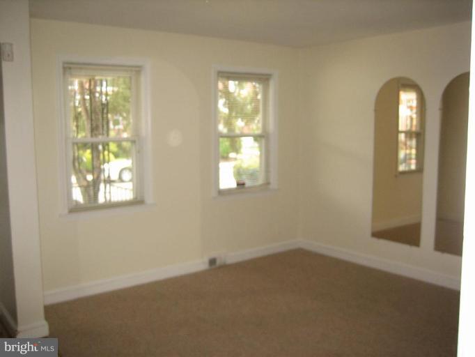 3908 Annellen Road Baltimore, MD 21215 - Photo 5 of 8 Living Room