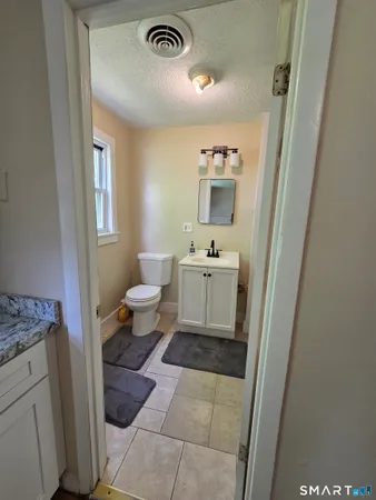 $1,100 | 22 Lakeview Street, Unit 2, East Hampton, CT 06424