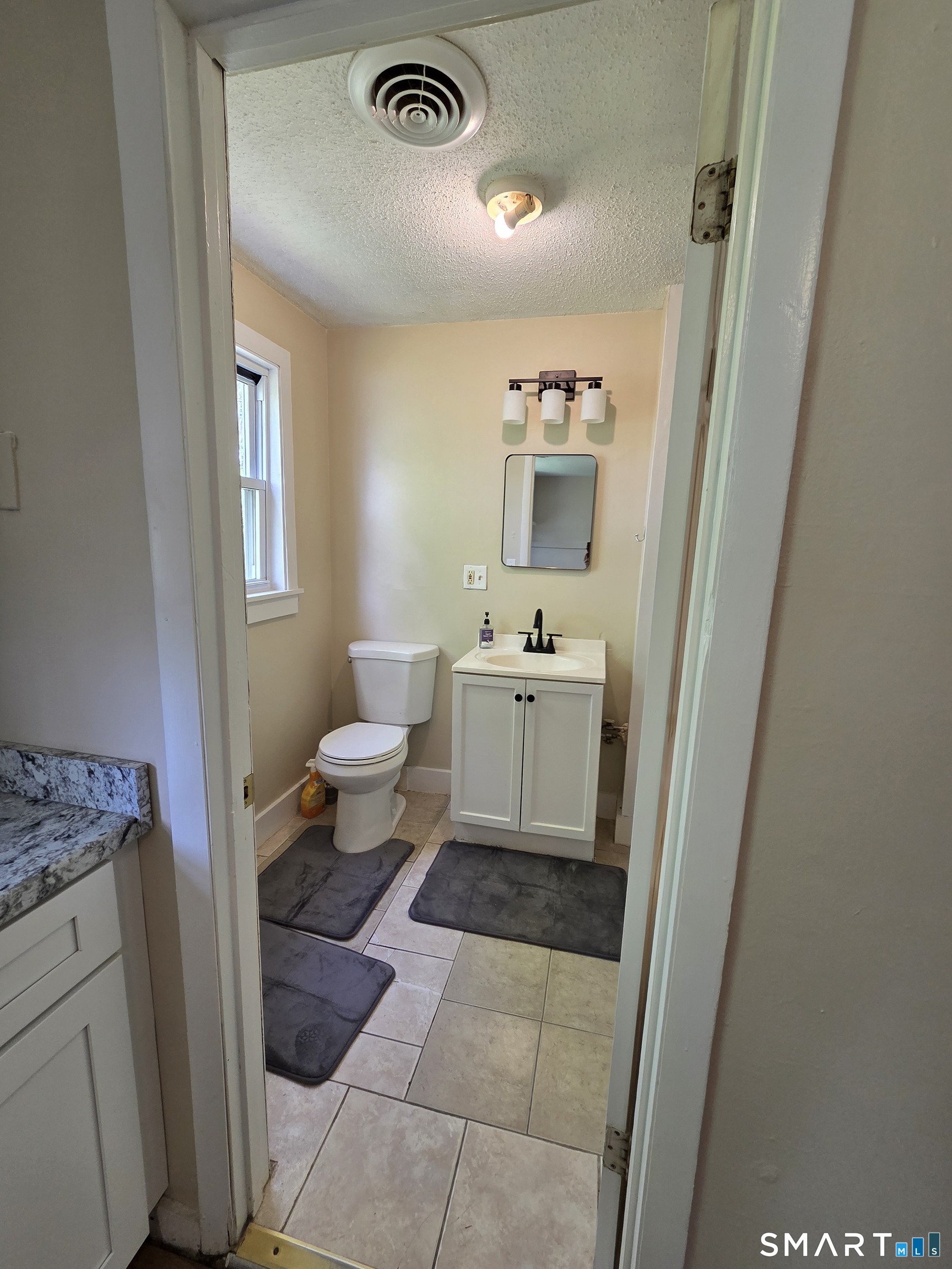 22 Lakeview Street, Unit 2 East Hampton, CT 06424 - Photo 5 of 17