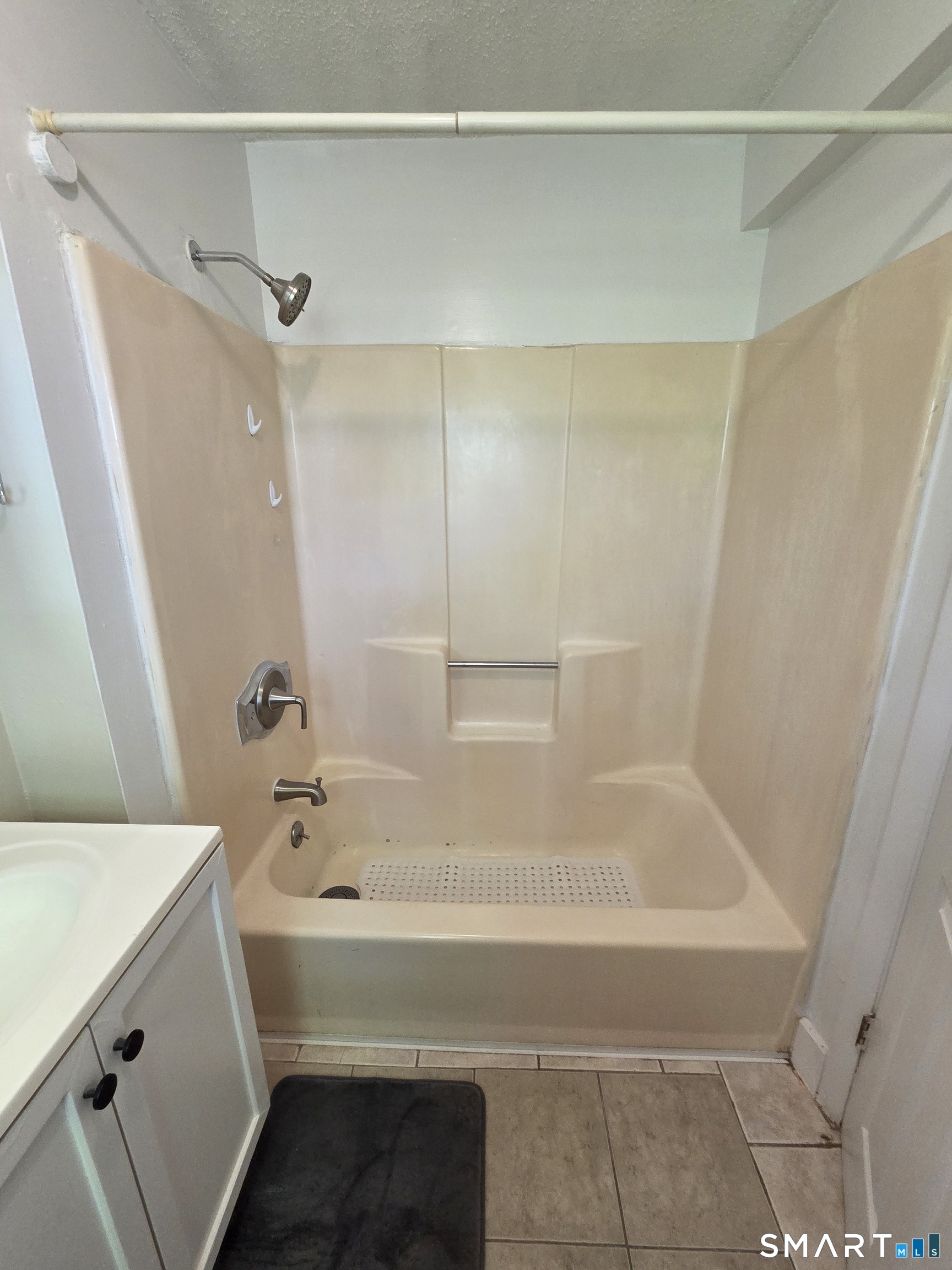 22 Lakeview Street, Unit 2 East Hampton, CT 06424 - Photo 6 of 17
