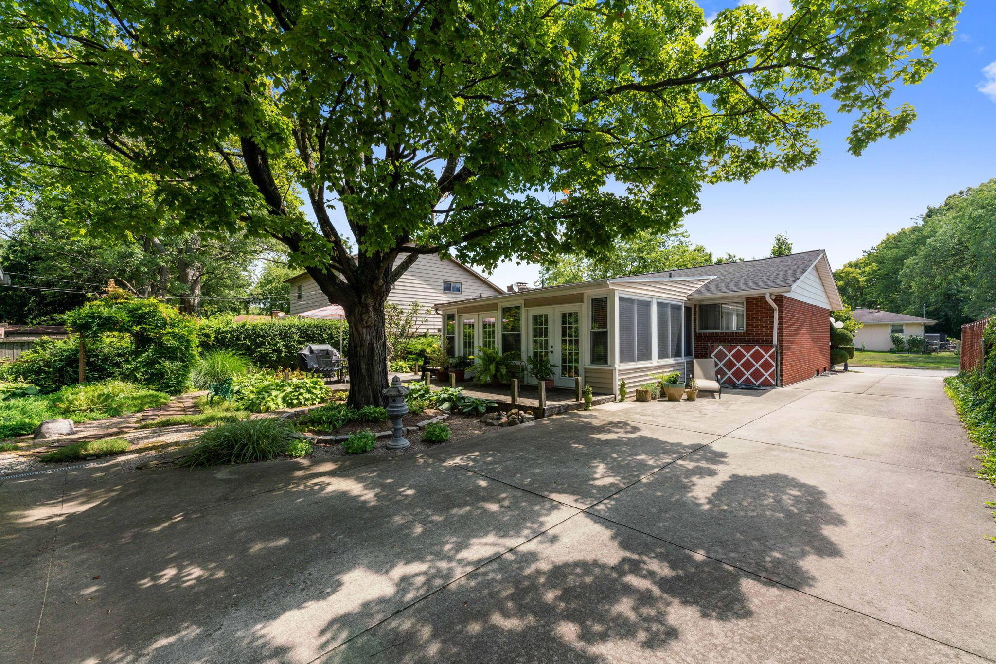 1735 Shady Lane Road Columbus, OH 43227 - Photo 5 of 48 Back
