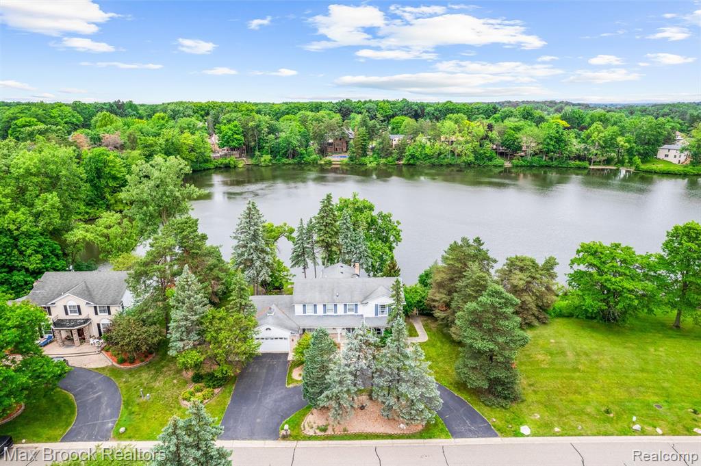 5076 Watergate Road West Bloomfield, MI 48323 - Photo 1 of 41