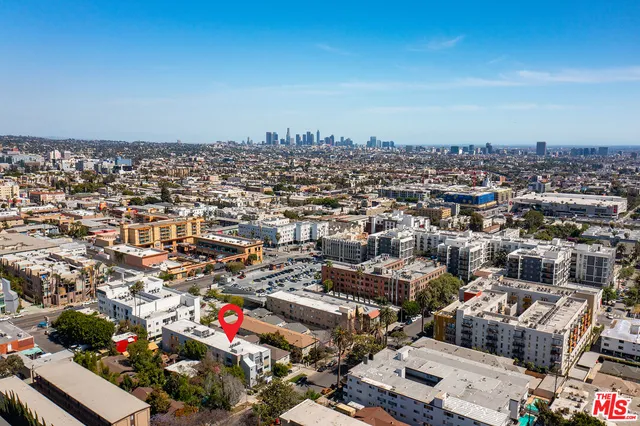 $1,049,000 | 1746 Garfield Place, Unit 102, Los Angeles, CA 90028