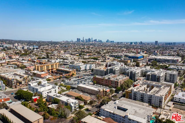 $1,049,000 | 1746 Garfield Place, Unit 102, Los Angeles, CA 90028