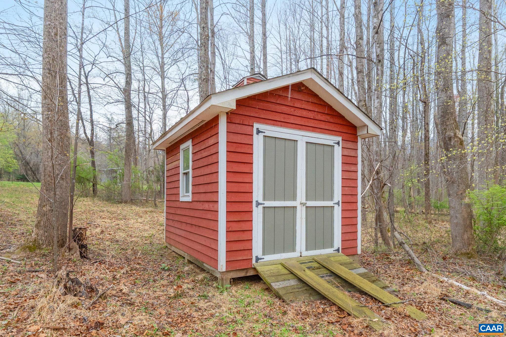 500 Rhue Hollow Road Roseland, VA 22967 - Photo 29 of 34 a small house with a outdoor space