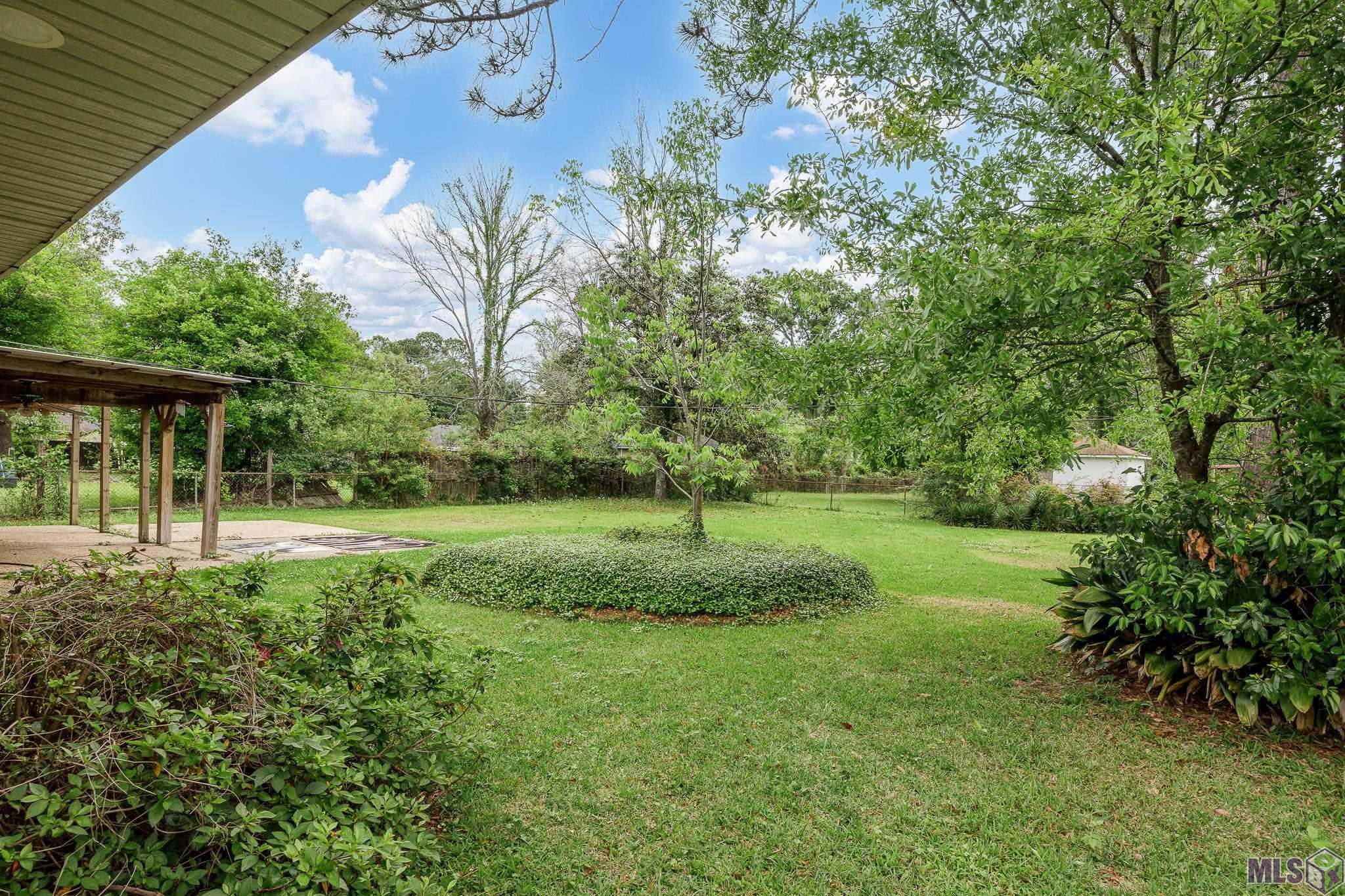 7944 Santa Barbara Drive Baton Rouge, LA 70811 - Photo 14 of 17 Back patio
