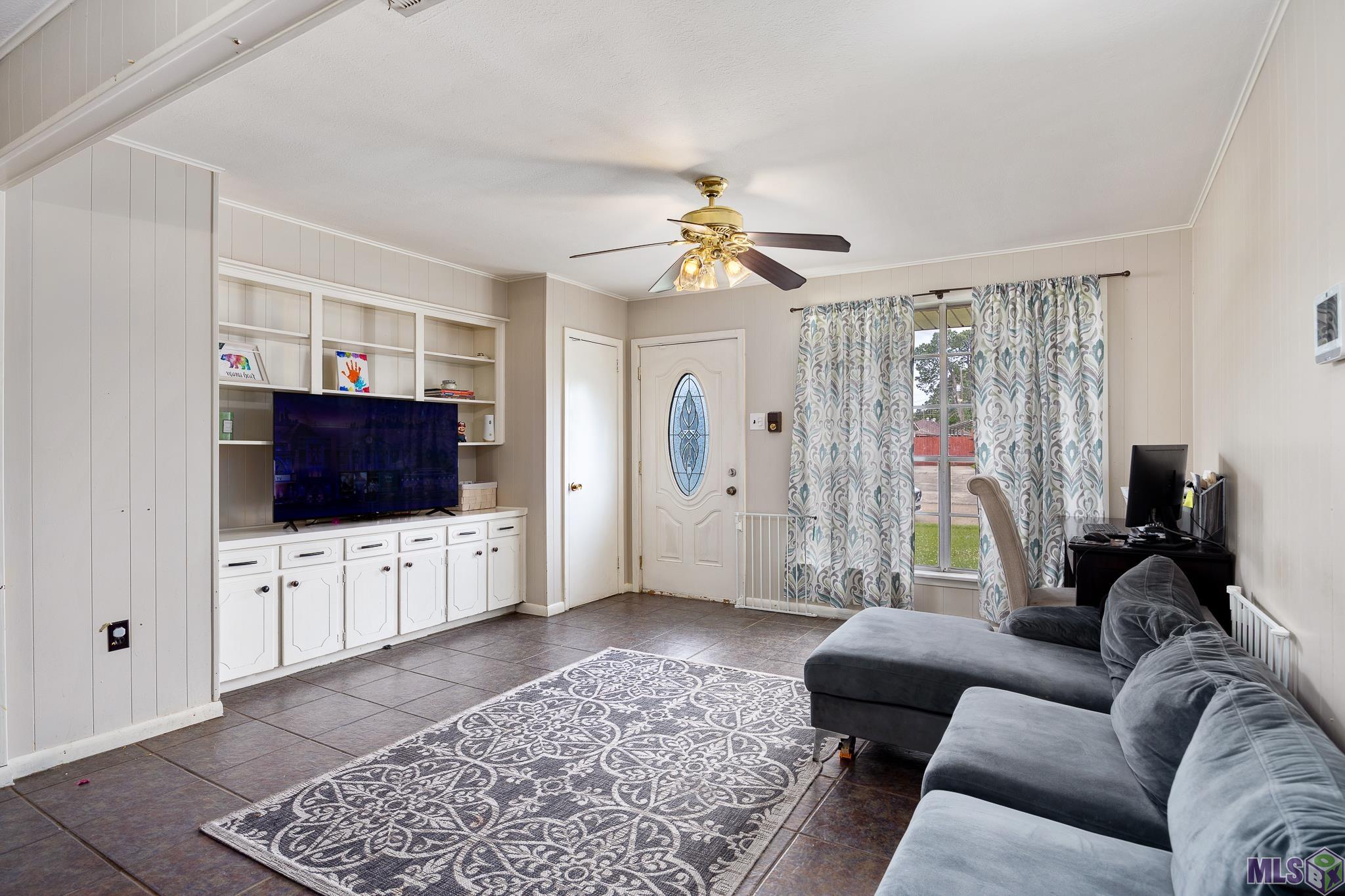 7944 Santa Barbara Drive Baton Rouge, LA 70811 - Photo 3 of 17 Living room