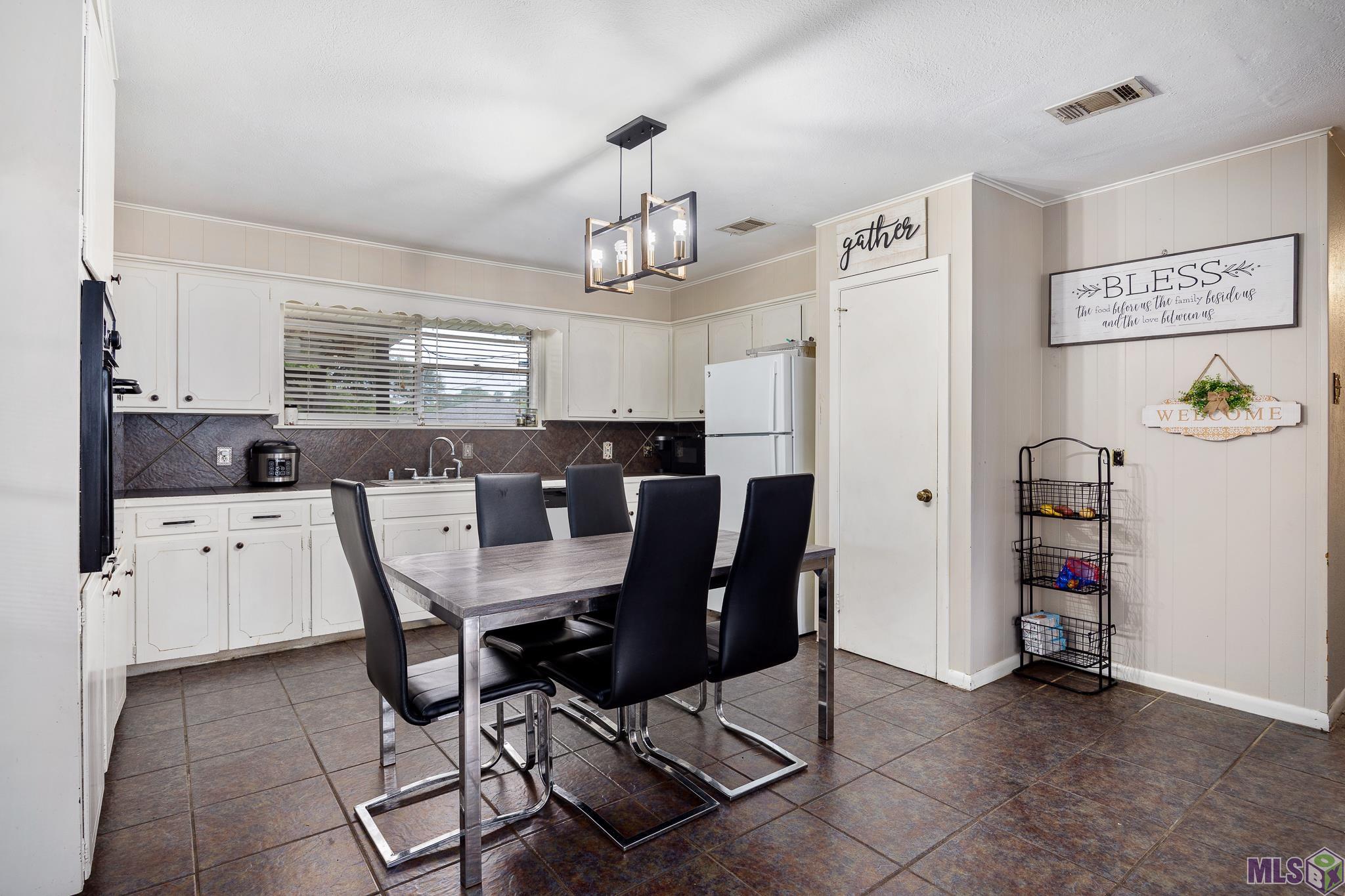 7944 Santa Barbara Drive Baton Rouge, LA 70811 - Photo 5 of 17 Dining room