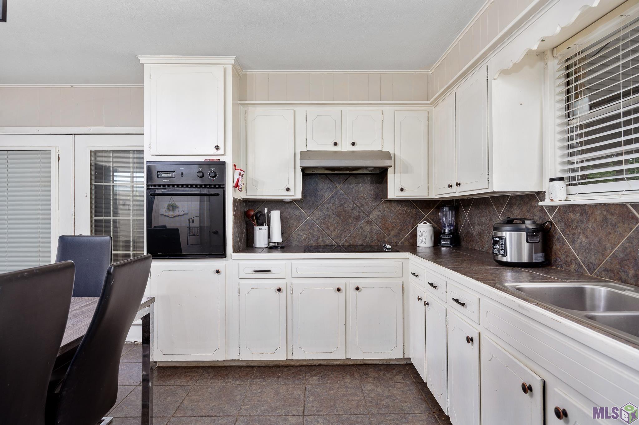 7944 Santa Barbara Drive Baton Rouge, LA 70811 - Photo 6 of 17 Kitchen