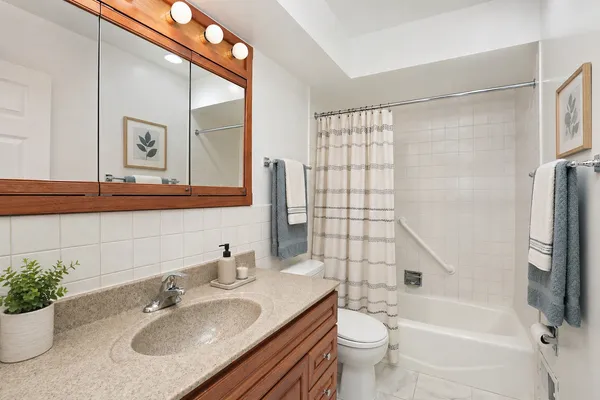 $799,000 | 1008 Oxford Road, Deerfield, IL 60015