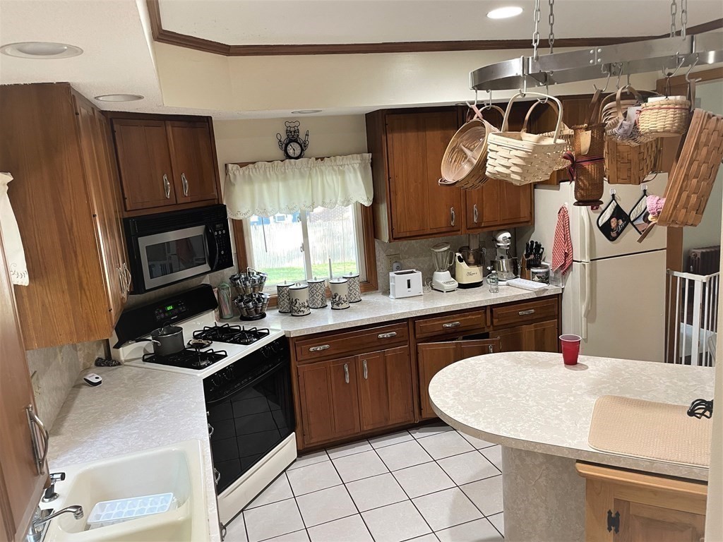 112 Granby Road South Hadley, MA 01075 - Photo 18 of 22 Gallery Image 18