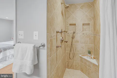 $1,275,000 | 9824 Fosbak Drive, Vienna, VA 22182