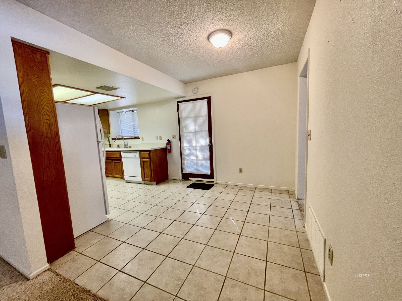 825 Charles Court Ridgecrest, CA 93555 - Photo 7 of 33