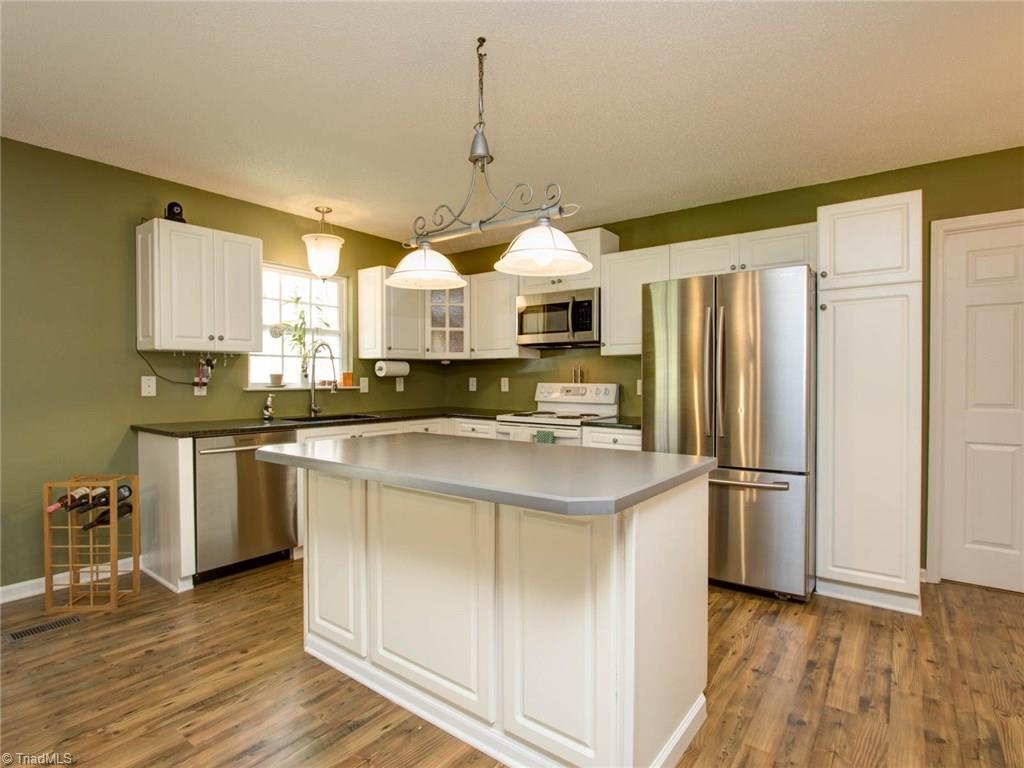 3940 Tanglebrook Road High Point, NC 27265 - Photo 8 of 30 Gallery Image 8