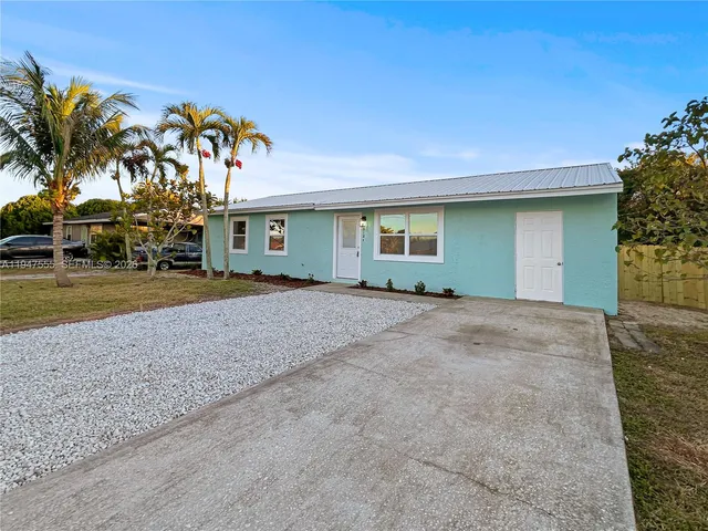$319,990 | 912 Southeast Martin Luther King Junior Boulevard, Stuart, FL 34994
