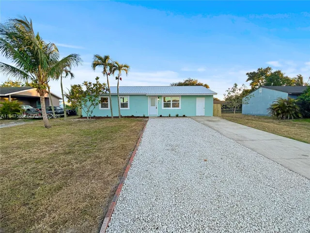 $319,990 | 912 Southeast Martin Luther King Junior Boulevard, Stuart, FL 34994