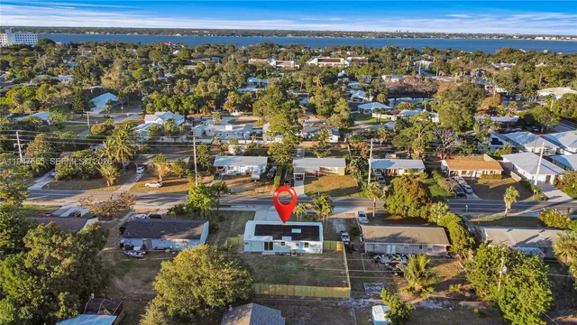 $319,990 | 912 Southeast Martin Luther King Junior Boulevard, Stuart, FL 34994