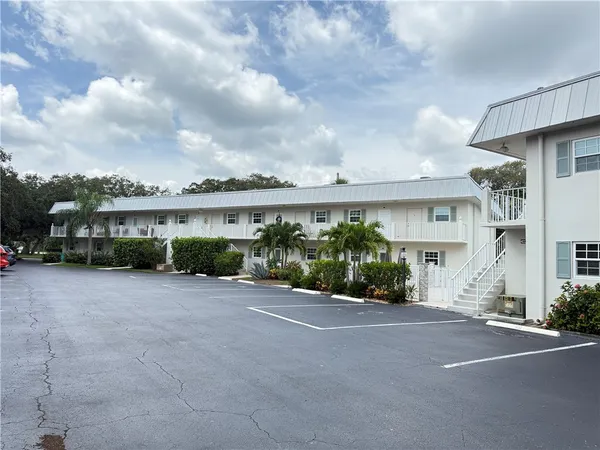 $2,400 | 900 Jasmine Lane, Unit 6B, Vero Beach, FL 32963