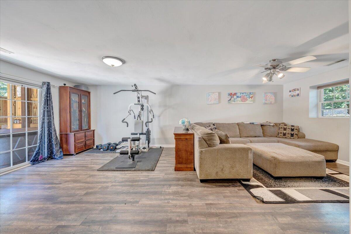 1063 Colony Court Moneta, VA 24121 - Photo 32 of 60 28-MIB01933