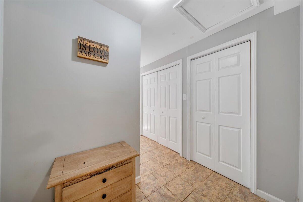 1063 Colony Court Moneta, VA 24121 - Photo 42 of 60 an empty room with a bench