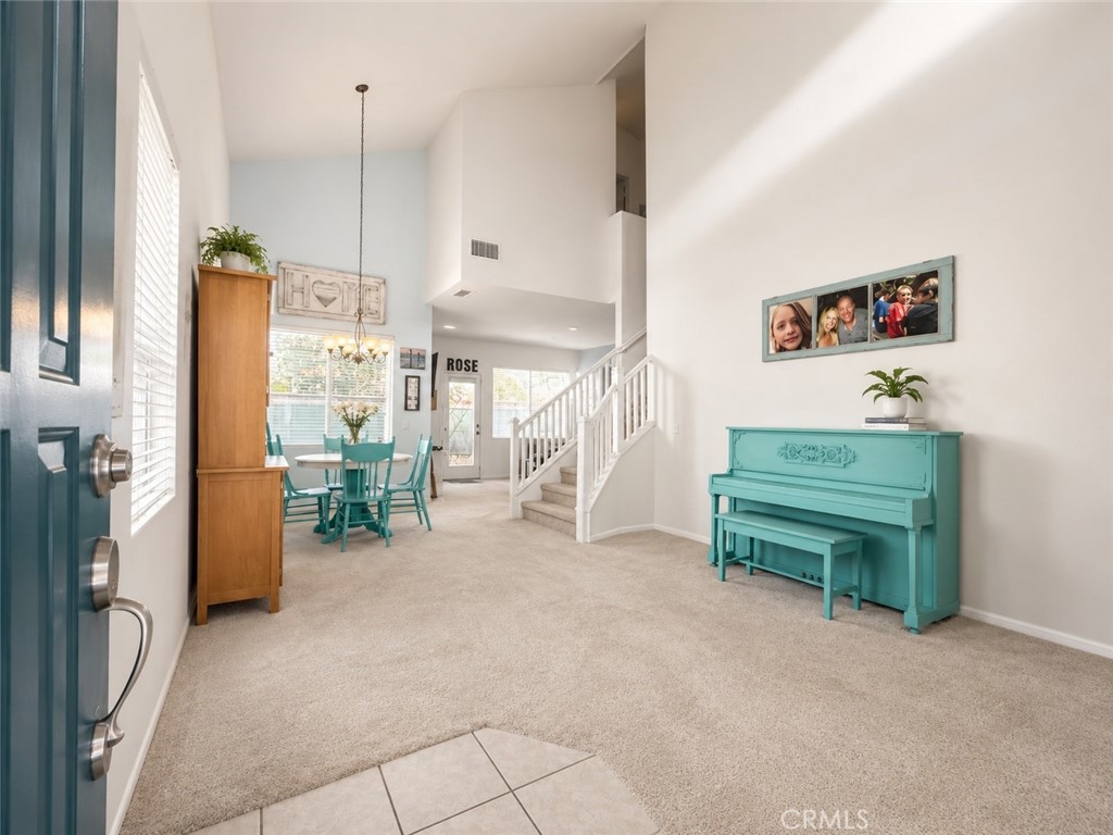 292 Edgemire Lane Simi Valley, CA 93065 - Photo 5 of 45