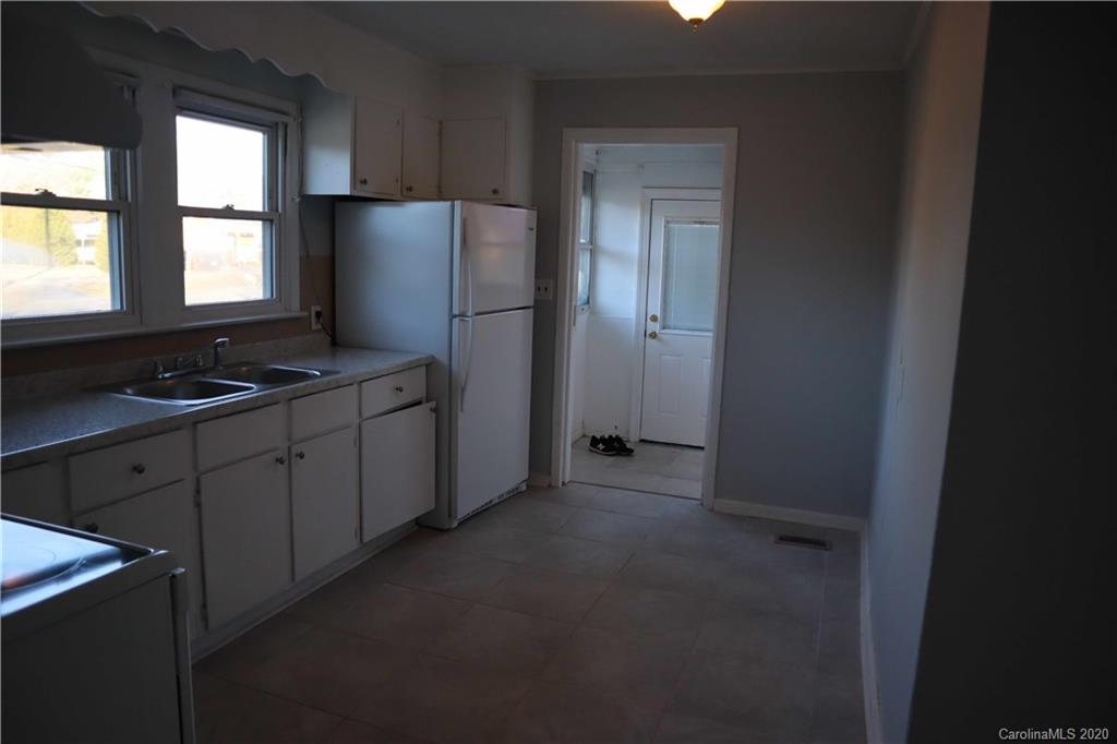 2527 Toddville Road Charlotte, NC 28214 - Photo 12 of 38