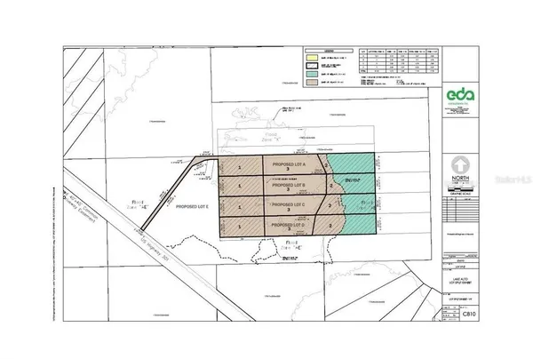 a black and white photo of a living room